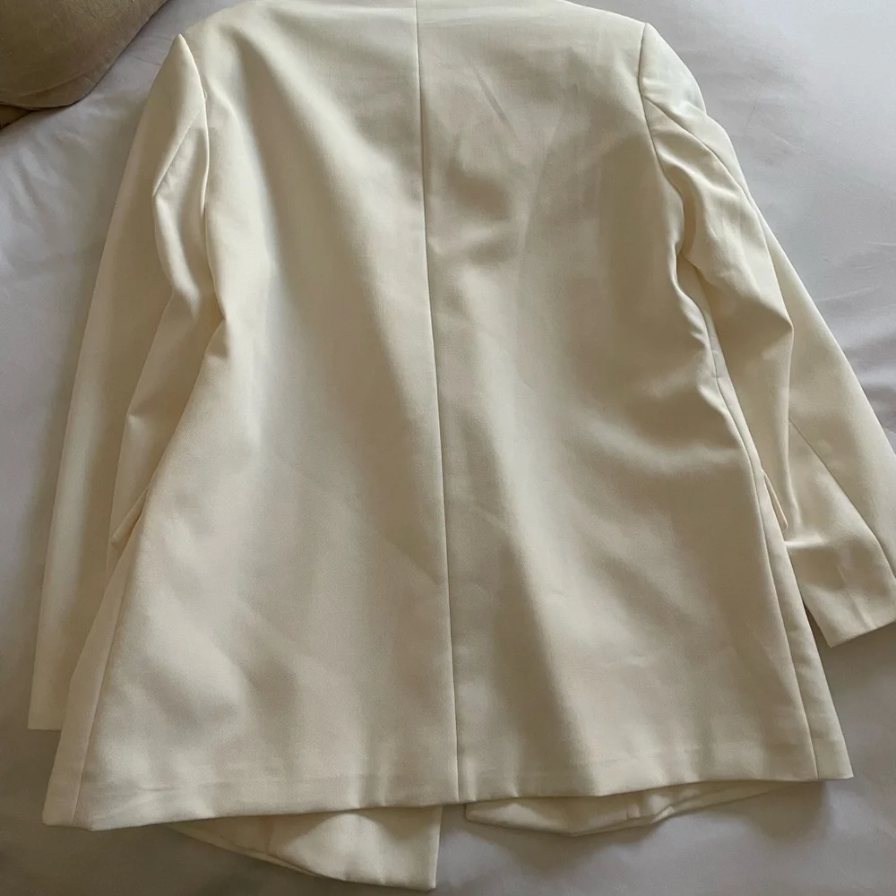 White blazer - Picture 3 of 16